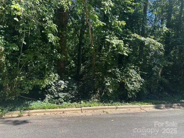 1640 8th Street Dr NW, Hickory, NC 28601