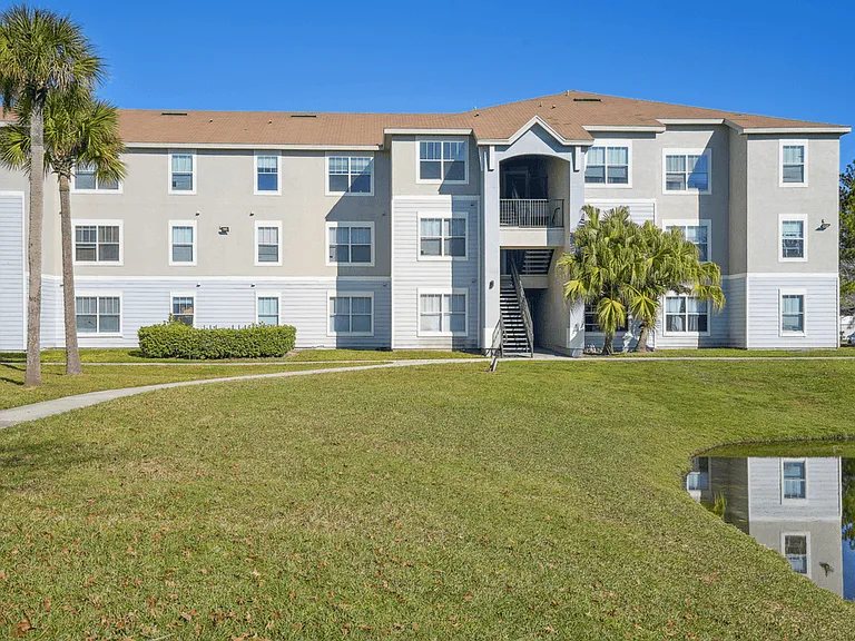 Grande Court Apartments — Photo 18