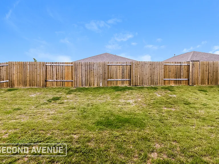 2005 Jeanine Dr — Photo 21