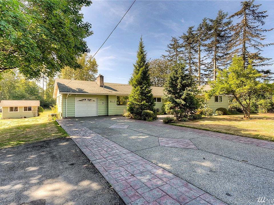 Classic rambler with rural ambience that reflects the local Edgewood setting. 