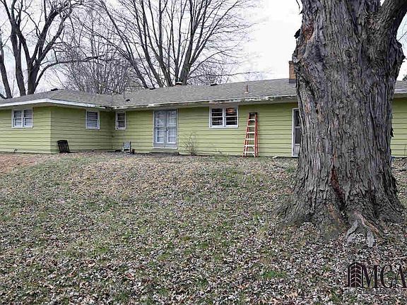 3rd image of 1079 Oakmont Dr