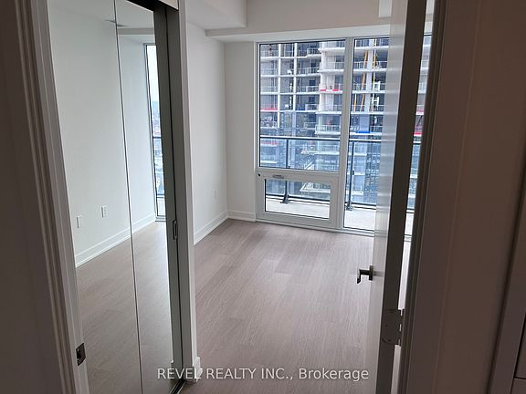 5th image of 448 Burnhamthorpe Rd W #1301