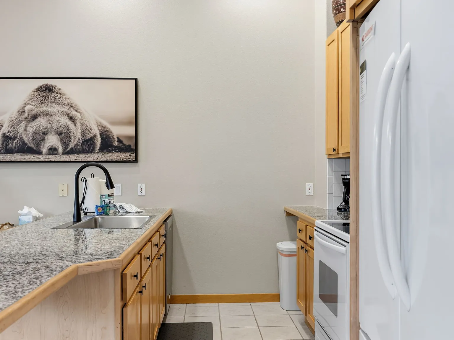 3 bed, 2.5 bath, 1043 sqft, $3,900 — Photo 2