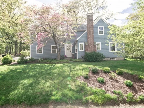4 Crescent St, Natick, MA 01760