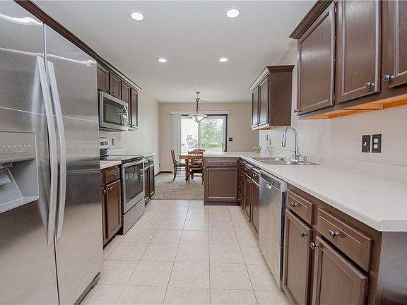5th image of 837 SE Willow Brook Dr