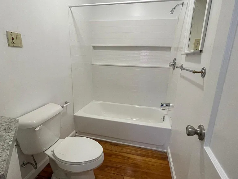 4715 Killam Ave — Photo 2