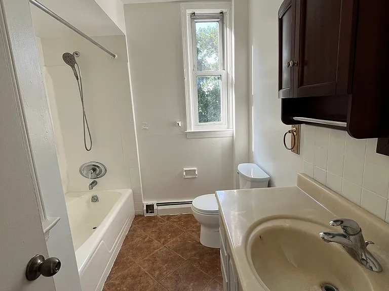 916 Old York Rd — Photo 15