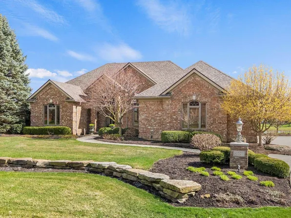 10529 Indian Ridge Dr, Fort Wayne, IN 46814