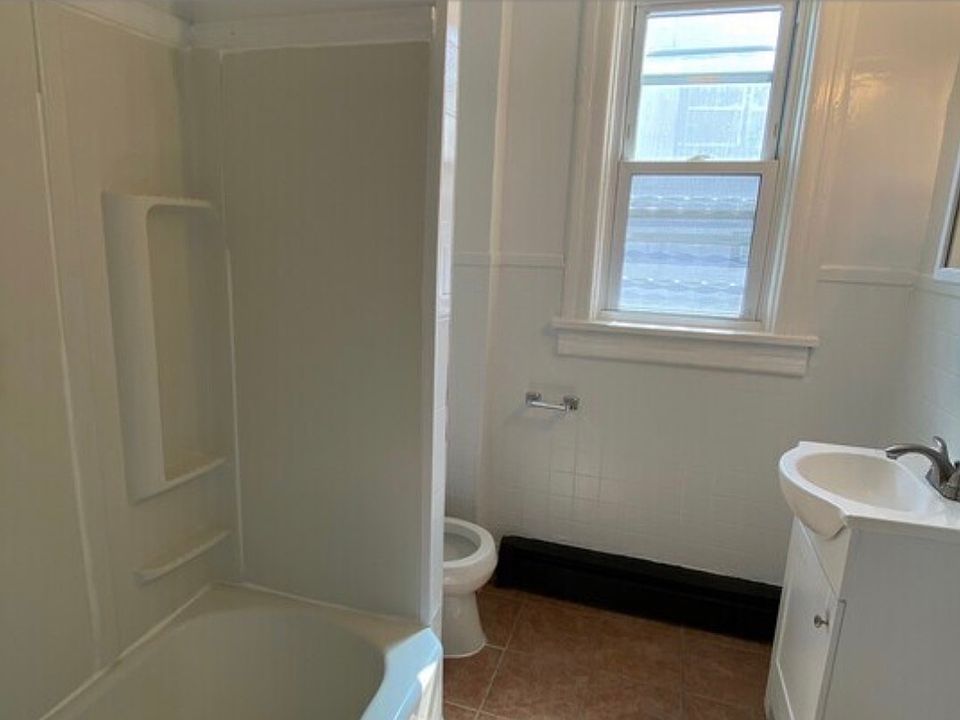 2nd image of 84 Overlook Pl Floor 1