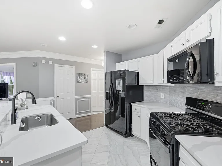12461 Hayes Ct #103 — Photo 8