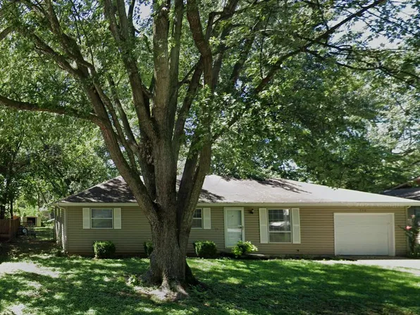 717 Hillcrest Avenue, Nixa, MO 65714