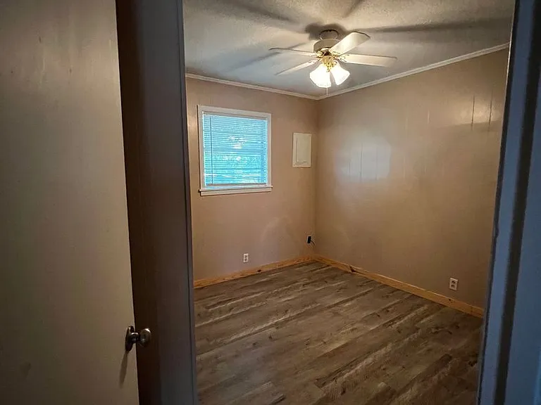302 E Houston St — Photo 11