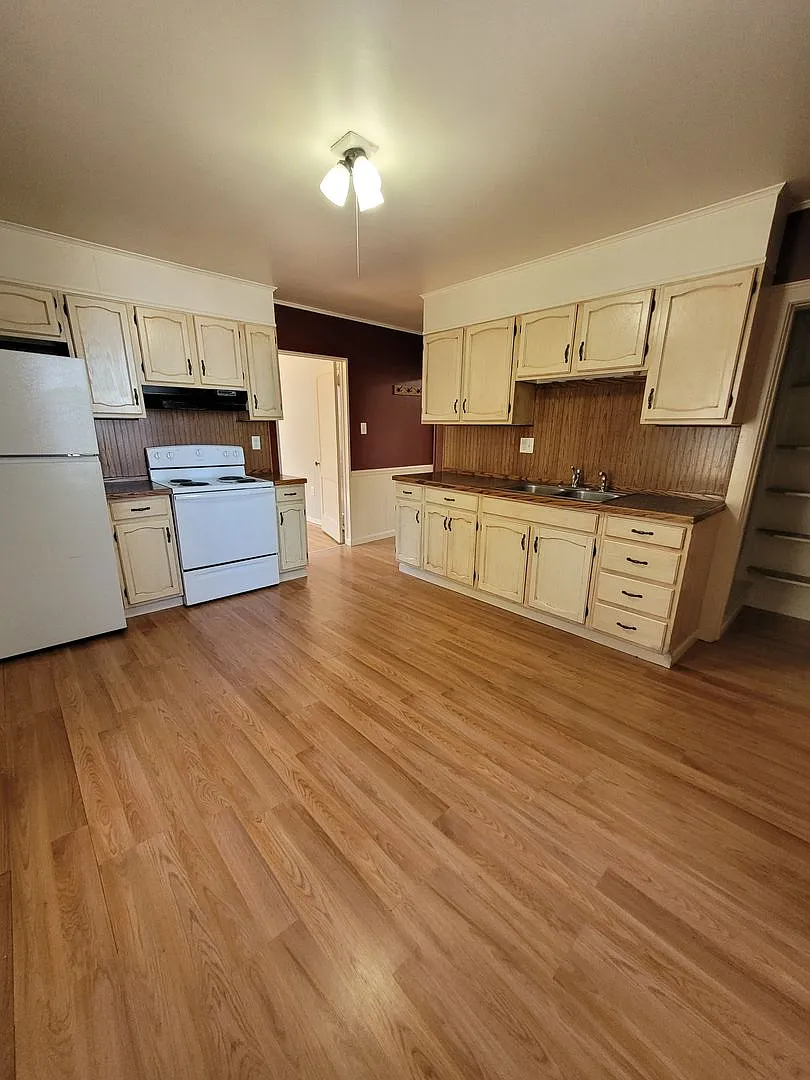 50 Lincoln Avenue — Photo 4