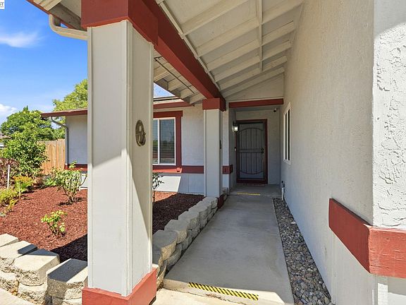 3rd image of 2880 Georgia Dr