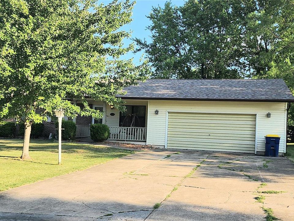 2nd image of 10 Maple Dr