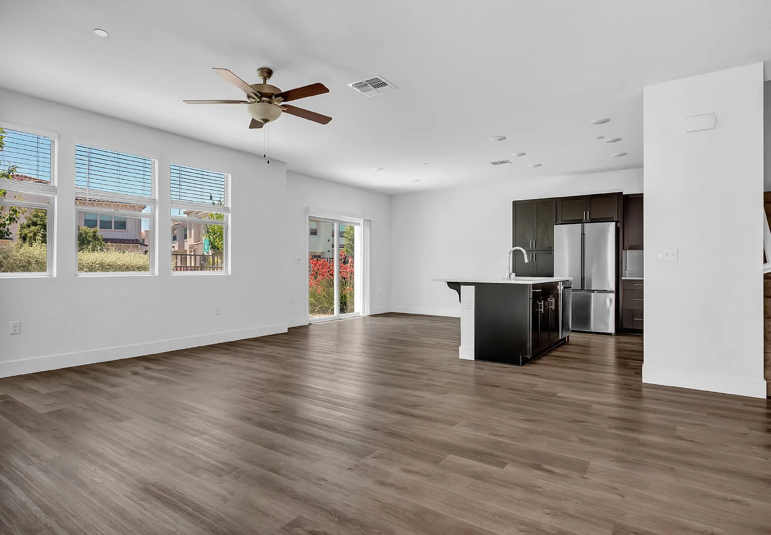 3 bed, 3.0 bath, 1774 sqft, $2,900 — Photo 3