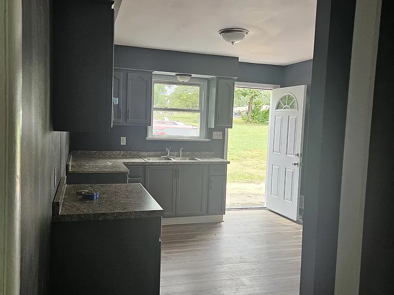 425 Crestview Dr — Photo 11