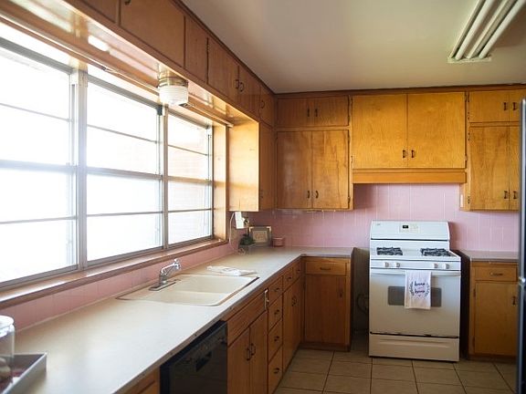 3rd image of 2226 Sunset Dr