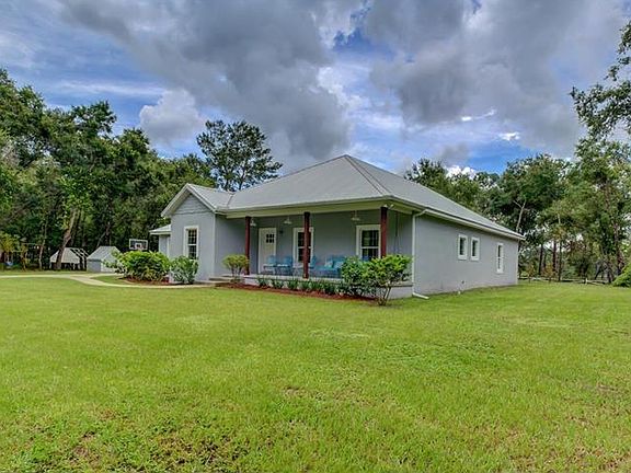 4th image of 46 Lyon Dr