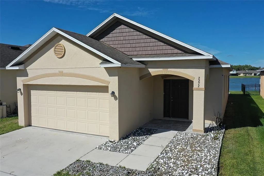 3 bed, 2.0 bath, 1303 sqft, $2,150 — Photo 1