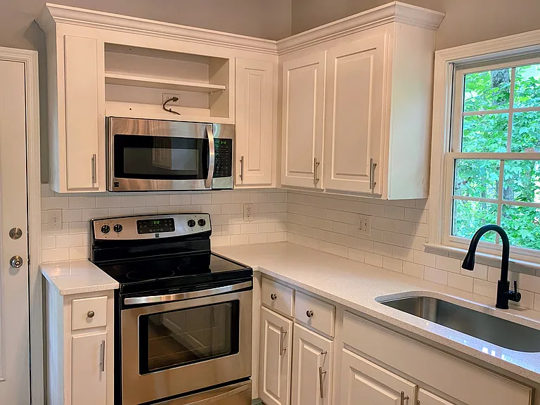 3625 Riviera Dr — Photo 6