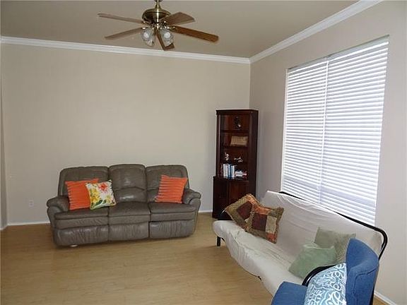 5th image of 713 Red Oak Smt