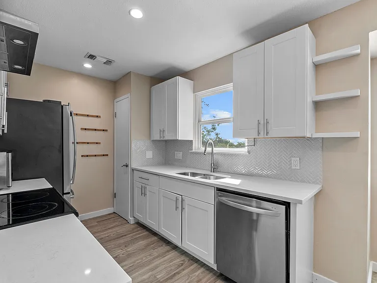 10107 Floyd Dr — Photo 11
