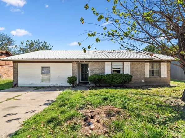 305 Coury Rd, Everman, TX 76140