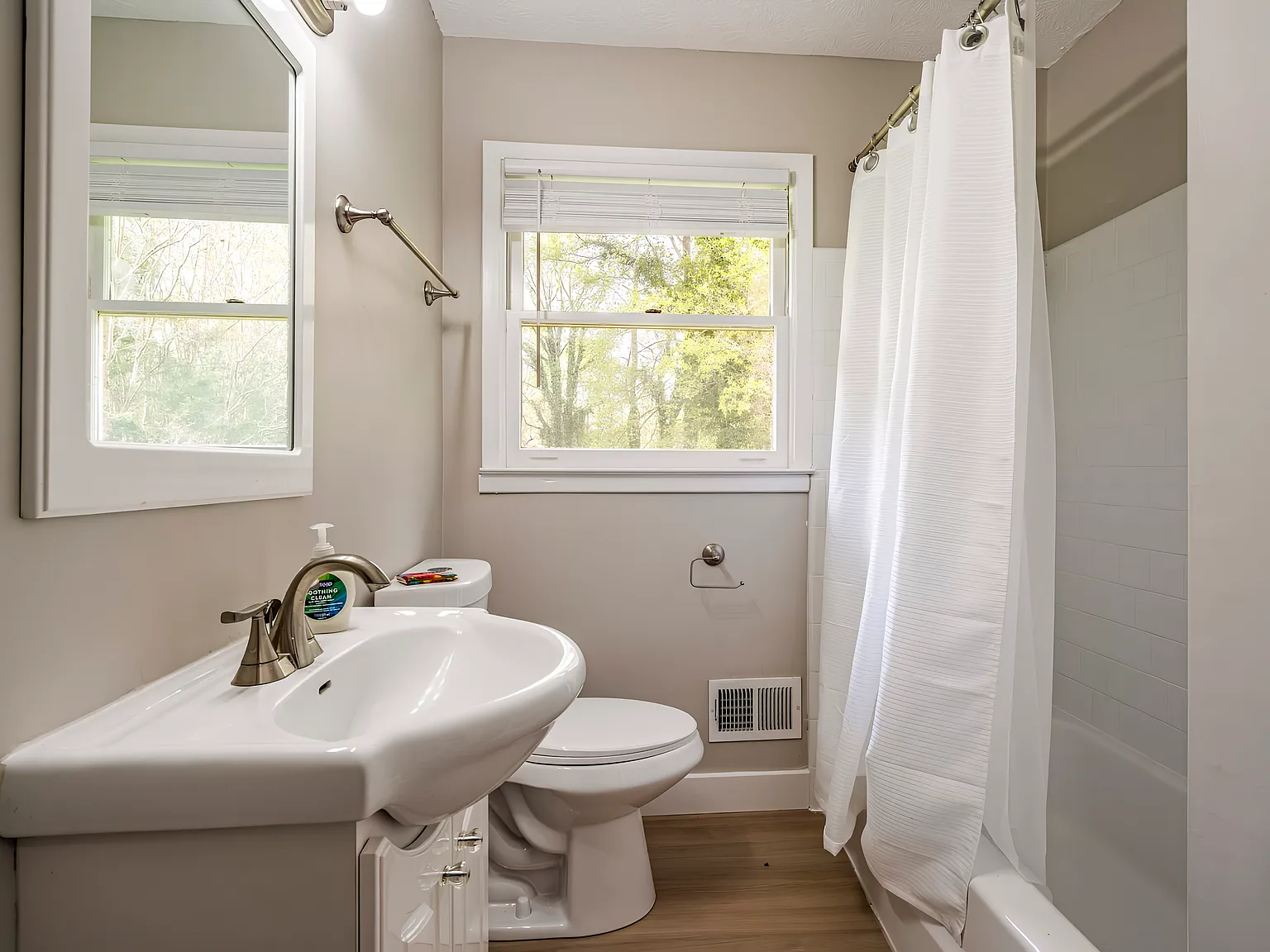 4 bed, 3.0 bath, 1310 sqft, $646 — Photo 4