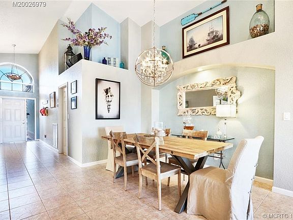 4th image of 1615 SE Shelburnie Way