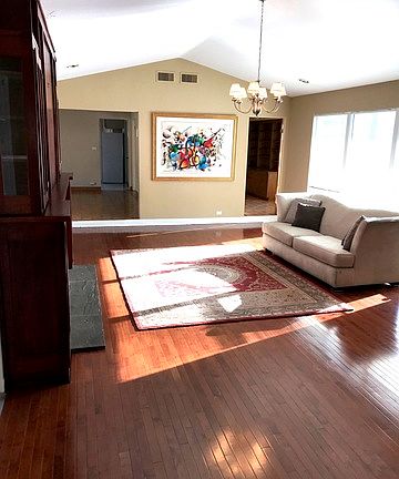3rd image of 2920 W Morse Ave