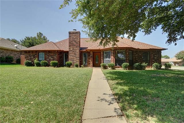 1st image of 699 Wisteria Dr