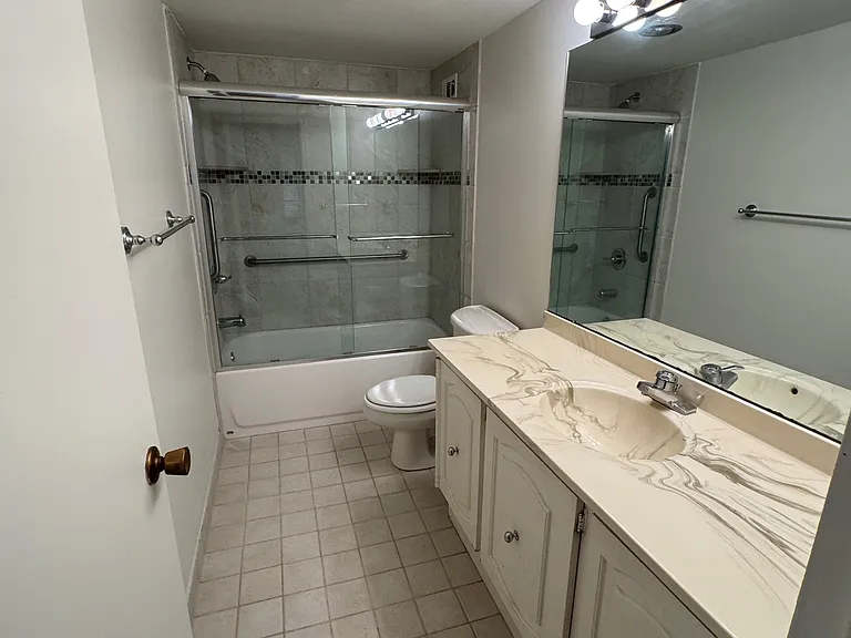 5225 Pooks Hill Rd #612N — Photo 8
