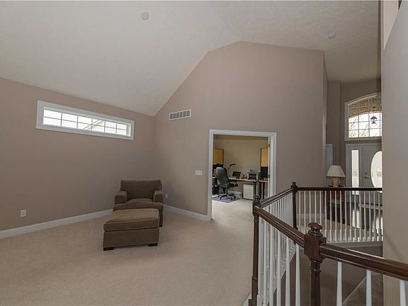 4th image of 18429 Bunker Hill Dr