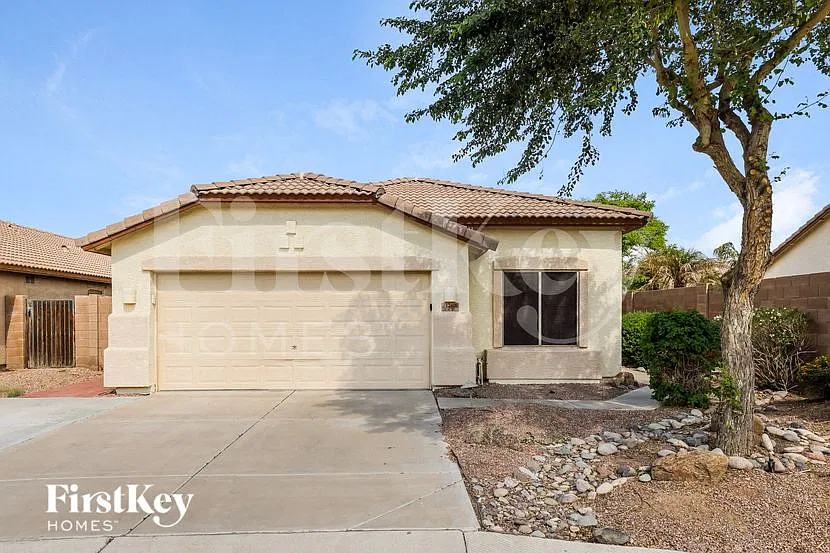 4 bed, 2.0 bath, 1678 sqft, $2,150 — Photo 1