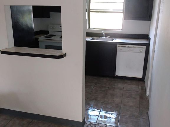 4th image of 1381 Virginia Ave #5