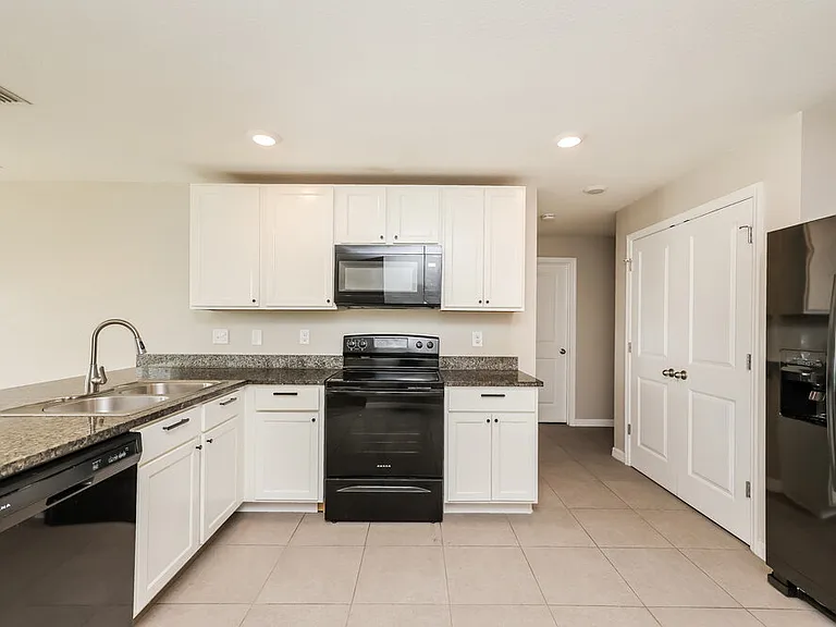 11702 Miracle Mile Dr — Photo 9