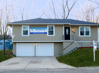1708 SE Kingsway St, Oak Grove, MO 64075