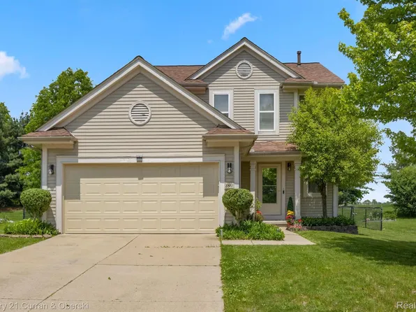 8611 Barrington Dr, Ypsilanti, MI 48198