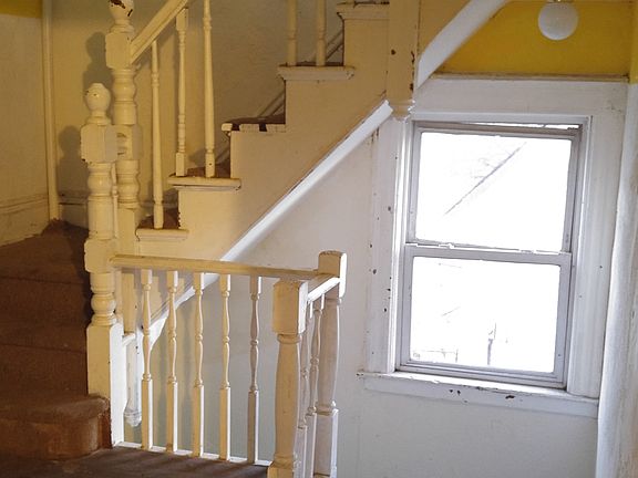 2nd image of 550 N Grove St #1