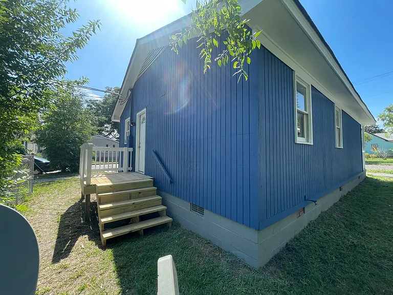 521 Swann St — Photo 14