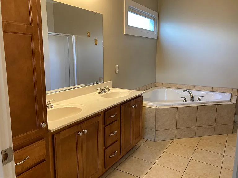 814 Shelby Ave — Photo 10