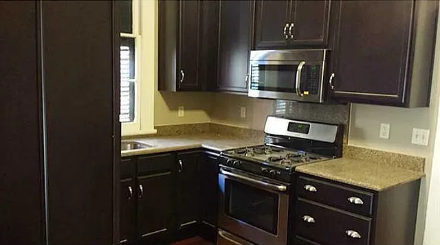 935 Louisa St — Photo 3
