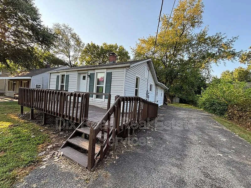 3 bed, 1.0 bath, 1192 sqft, $1,125 — Photo 3