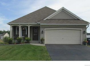 6370 Pincherry Way, Lake View, NY 14085