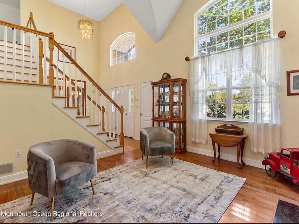 1st image of 66 Clayton Ave