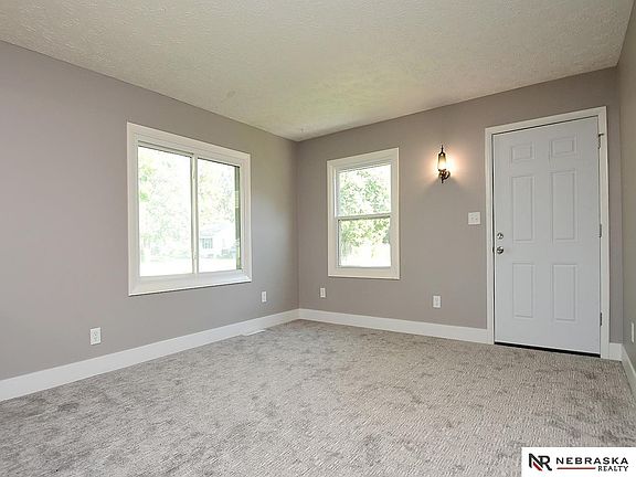 2nd image of 4444 Greenwood St