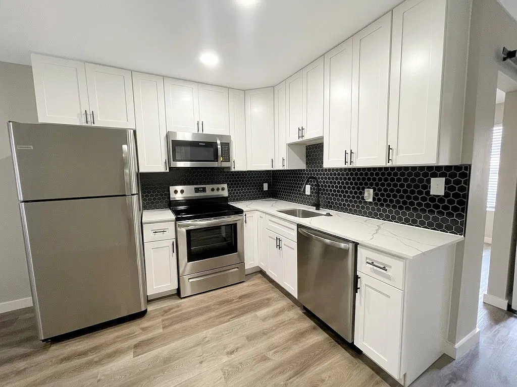 2 bed, 900 sqft, $1,795 — Photo 2
