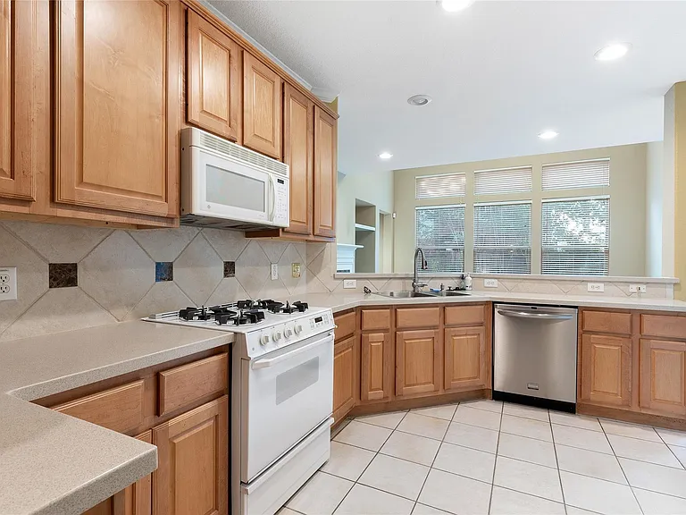 4302 Countryoaks Ct — Photo 8