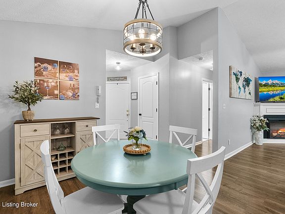 5th image of 9208 Hawthorne Pointe Dr Unit 203